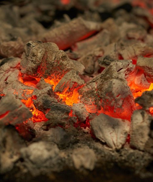 Brasas de carbón encendidas